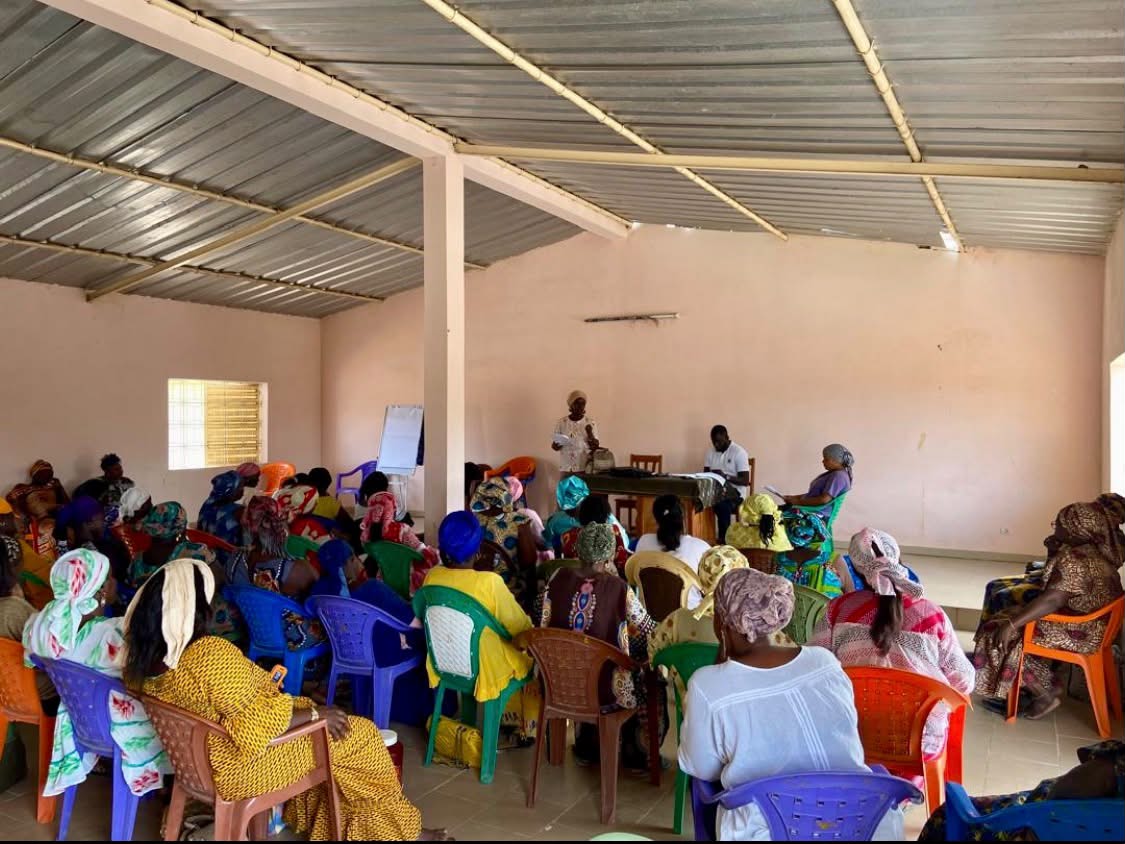 You are currently viewing Le 21 mai 2026, l&rsquo;ONG ETDS a organisé un atelier de validation du modèle économique proposé pour le REFECE (Regroupement des Femmes de l&rsquo;Espace Communautaire d&rsquo;Enampore). L’atelier, validé par consensus, a permis de clarifier la vision économique, structurer la chaîne de valeur, maîtriser les coûts et définir une stratégie claire de revenus.