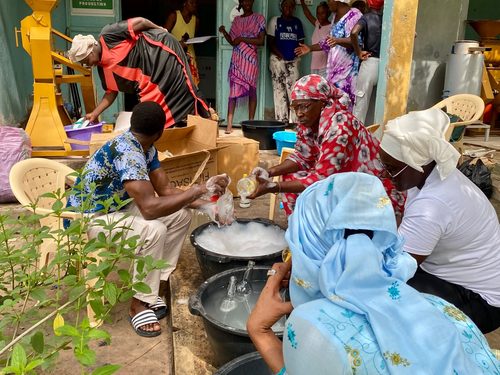 Lire la suite à propos de l’article Formation pratique sur la transformation du madd à ZiguinchorLes membres des GIE du réseau de Ziguinchor renforcent leurs compétences à travers une formation pratique dédiée à la transformation et à la valorisation du madd.